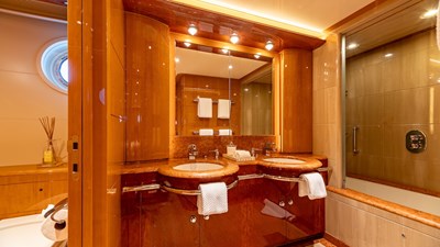 MYSTIQUE 28 MYSTIQUE 2001 FEADSHIP  Motor Yacht Yacht MLS #456235 28