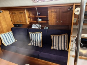 G FORCE 10 Settee stbd