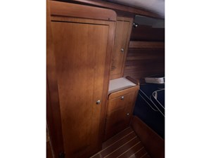 G FORCE 23 Aft stateroom storage