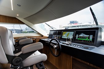70' Johnson Skylounge 2026 23 Helm