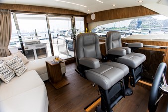 70' Johnson Skylounge 2026 24 Dual helm seats