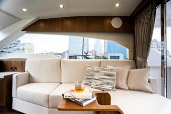 70' Johnson Skylounge 2026 25 Skylounge settee