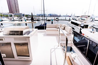 70' Johnson Skylounge 2026 27 Bridge deck bar