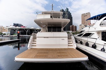 70' Johnson Skylounge 2026 34 Hydraulic swim platform