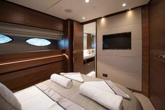 Lady Parisa 32