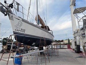 46' Hylas 2008 Center Cockpit 3 
