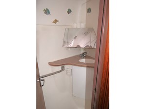 FOCUS 32 Guest Vanity