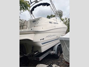 27' Monterey 2002 262 Cruisers 5 