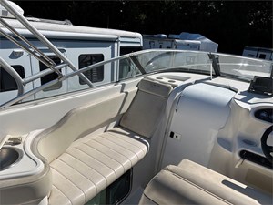 27' Monterey 2002 262 Cruisers 9 