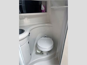 27' Monterey 2002 262 Cruisers 21 