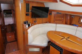 MAJESTIC 8 Salon Fwd Stbd