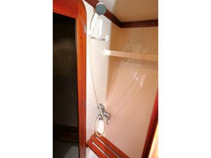 MAJESTIC 28 Guest Shower