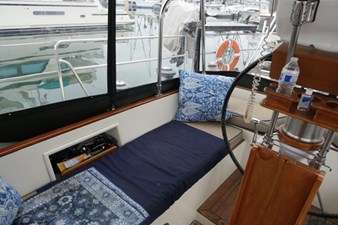 MAJESTIC 38 Cockpit Port