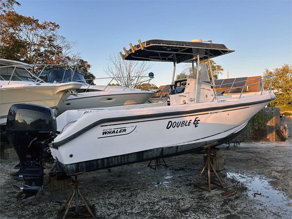 23' BOSTON WHALER 2000 OUTRAGE