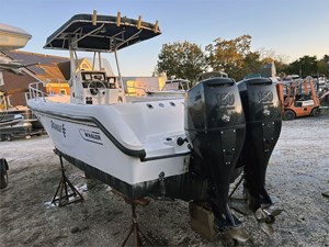 23' Boston Whaler 2000 Outrage 2 