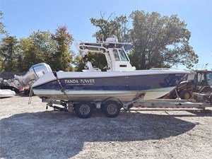 26' Everglades 2006 260CC 4 