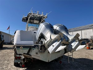 26' Everglades 2006 260CC 10 