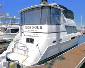 CODE FOUR 35 Dockside Stbd