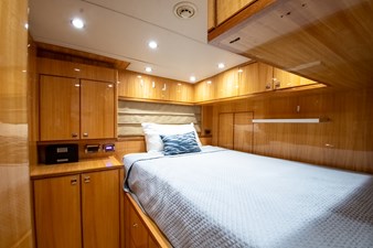 LUCKY PENNY 46 Captain's Cabin