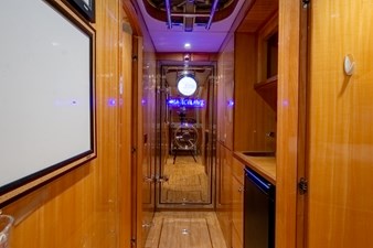 LUCKY PENNY 52 Crew Hallway