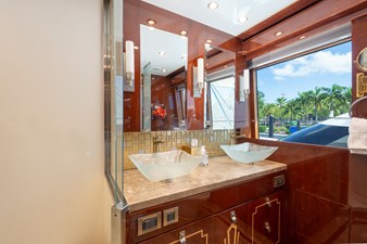 LUCKY PENNY 24 Master Bath