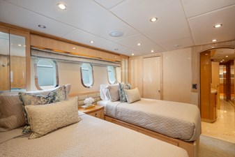 LUCKY PENNY 28 Guest Cabin - Converts to Queen Berth
