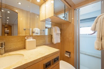 LUCKY PENNY 29 Guest Bath