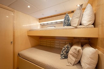LUCKY PENNY 34 5th Guest Cabin