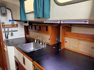 DE LA SOL 9 Galley Fwd