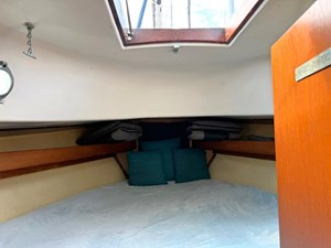 DE LA SOL 12 V-Berth