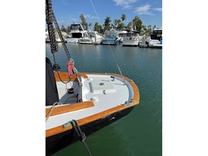 DE LA SOL 28 Aft Deck Lazarette