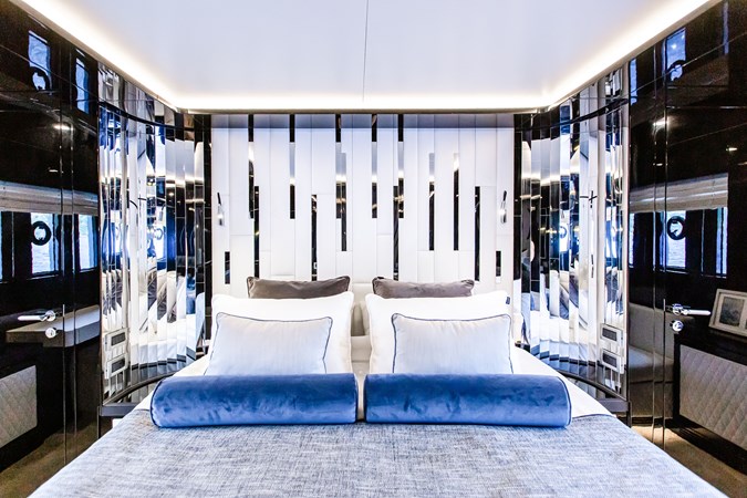 Bering 70 Interior photos  (15)