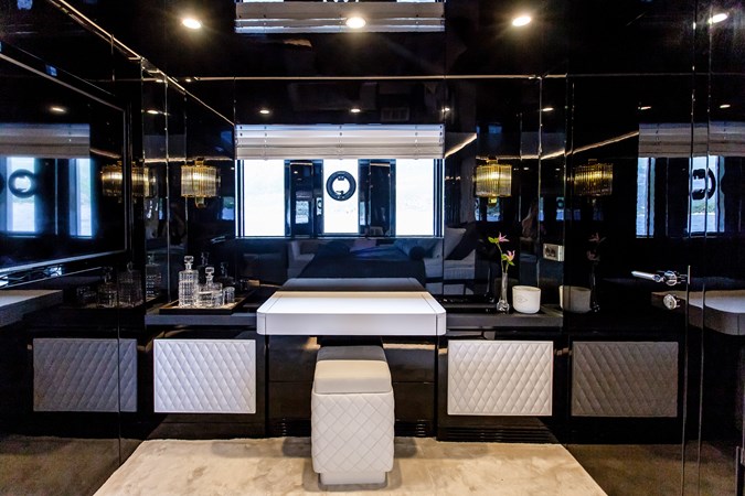 Bering 70 Interior photos  (17)