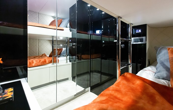 Bering 70 Interior photos  (7)