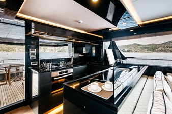 Bering 70 Interior photos  (2)