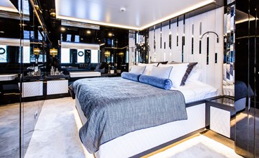 Bering 70 Interior photos  (16)