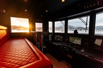 Bering 70 Interior photos  (21)