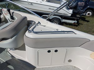 24' Sea Ray 2004 240 Sundeck 9 