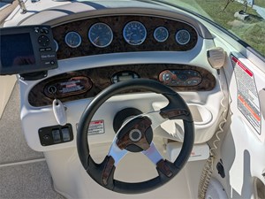 24' Sea Ray 2004 240 Sundeck 10 