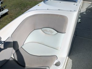 24' Sea Ray 2004 240 Sundeck 16 