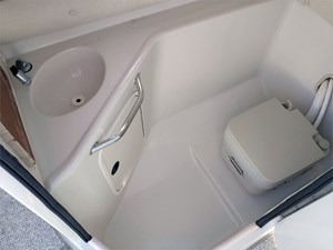 24' Sea Ray 2004 240 Sundeck 20 