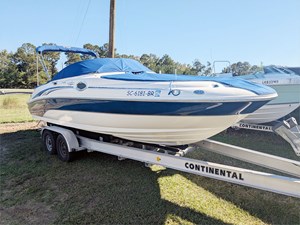 24' Sea Ray 2004 240 Sundeck 0 