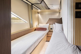 SIRI LINN 14 FERRETTI 720 SIRI LINN 2022