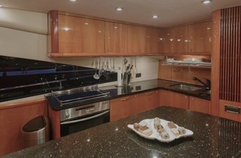 Sunseeker 82 Yacht 11 