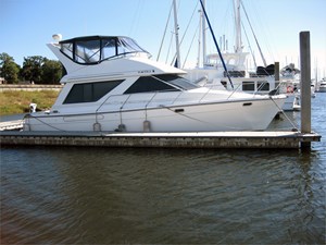 39' Bayliner 2001 3988 Command Bridge 2 