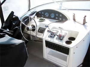 39' Bayliner 2001 3988 Command Bridge 10 