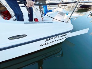 26' McGregor 2010 26M 12 