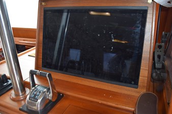 JAMIE LYN 21 1997 Grand Banks Classic yacht dashboard with navigation screen and control lever.