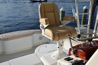 OSPREY 6 Fully adjustable Stidd helm chair with live well just behind.