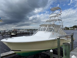OSPREY 50 Kept on a boatlift in Stuart - 34' Dixon 2008 with single 540hp Cummins.